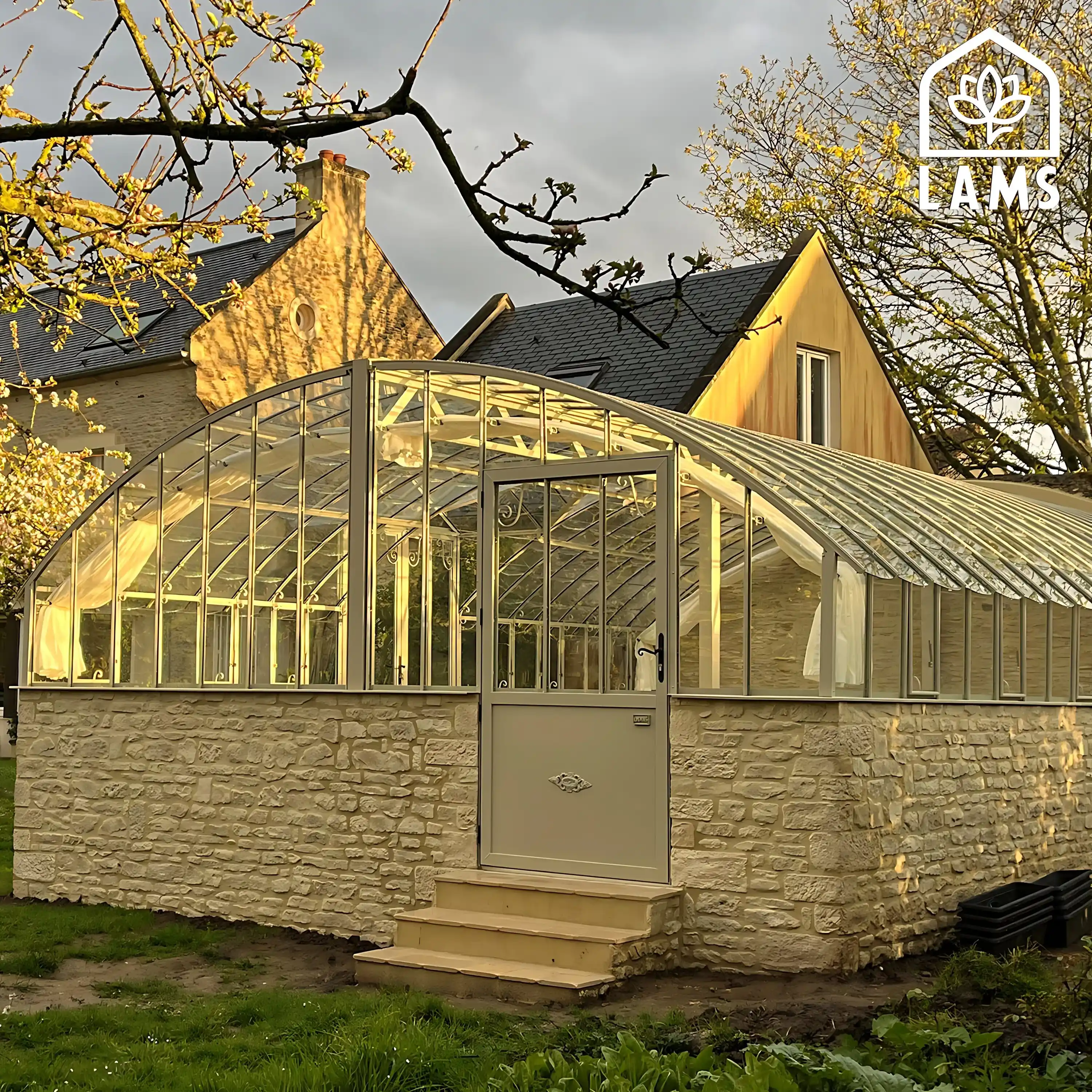 longbush-cottage-lams-glasshouses-amboise-560cm-x-755cm-08